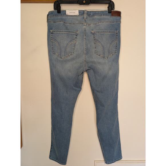 Hollister Womens Jeans, Medium Wash Curvy High-Rise Super Skinny Jeans, Sz 16/33 - Picture 9 of 9